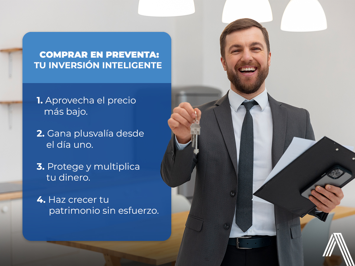 Agente inmobiliario entregando llaves de casa nueva en Monterrey, promoción de casas en preventa con inversión inteligente y plusvalía garantizada.