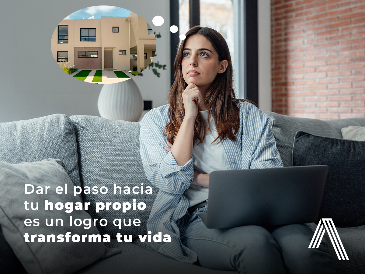 Mujer pensando en su hogar propio durante la mejor época para comprar casa con Atlas Desarrollos.